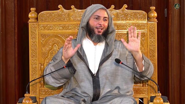 السؤال الذي يبحث عن جوابه الجميع ! دخلت المسجد في وقت كراهة فهل أصلي ركعتين أم أجلس ؟ تفصيل رااائع