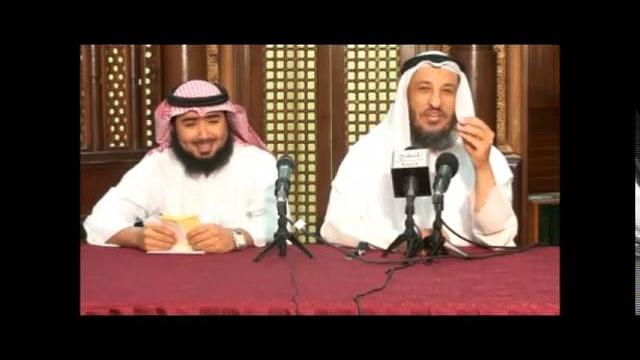 الشيخ عثمان الخميس النهي عن وضع الرجل أمام المصحف