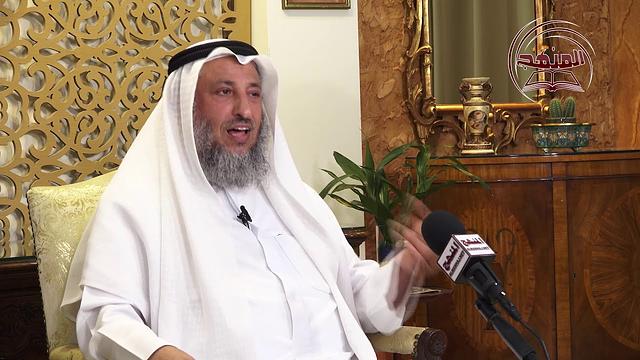 ترطيب الأصبع باللعاب لتقليب صفحات المصحف الشريف/الشيخ د  عثمان الخميس
