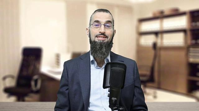 بلاش "دكتور..دكتور"..عن مساوئ الإسراف في استخدام لقب "دكتور"